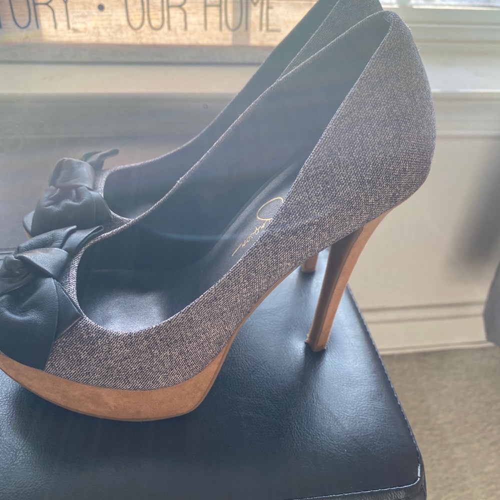 Jessica Simpson’s Para Tailor Grey Open toe heels. - Picture 9 of 12